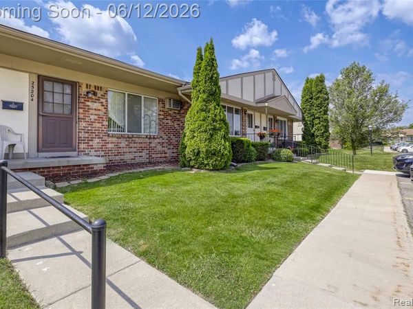 25204 Franklin Terrace, South Lyon, MI 48178