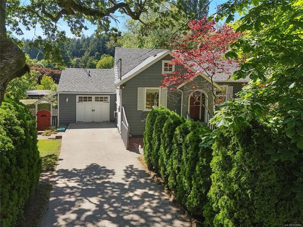 4296 CEDAR HILL Rd , Saanich, BC V8N 3C5