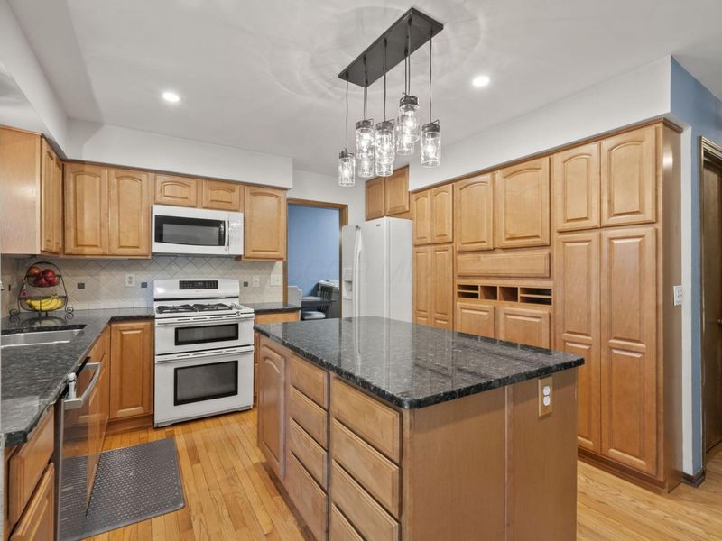 2448 Shroton Court, Powell, OH 43065 Photo 7
