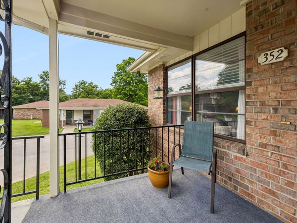 352 Deer Lake Dr , Nashville, TN 37221