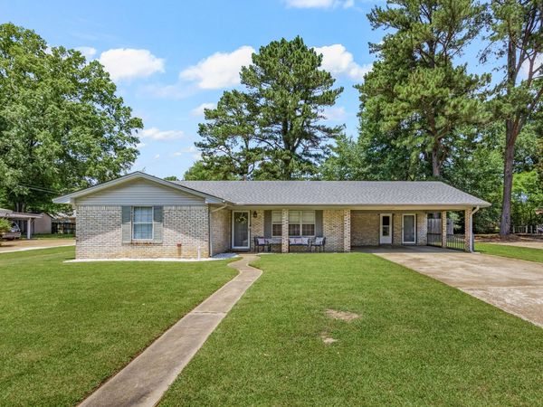 2604 Pemberton Ave., Tupelo, MS 38801