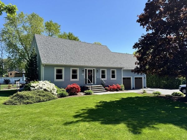 92 Everett St, Somerset, MA 02726