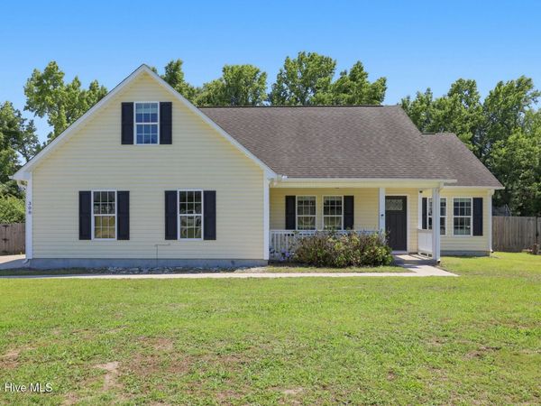 308 Otter Creek Court , Richlands, NC 28574