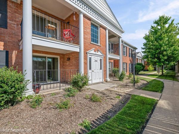540 Shorely Drive , Unit 104, Barrington, IL 60010