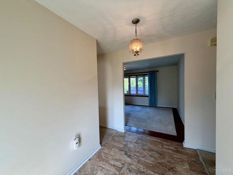 12005 Elkridge Drive, Springdale, OH 45240 Photo 5