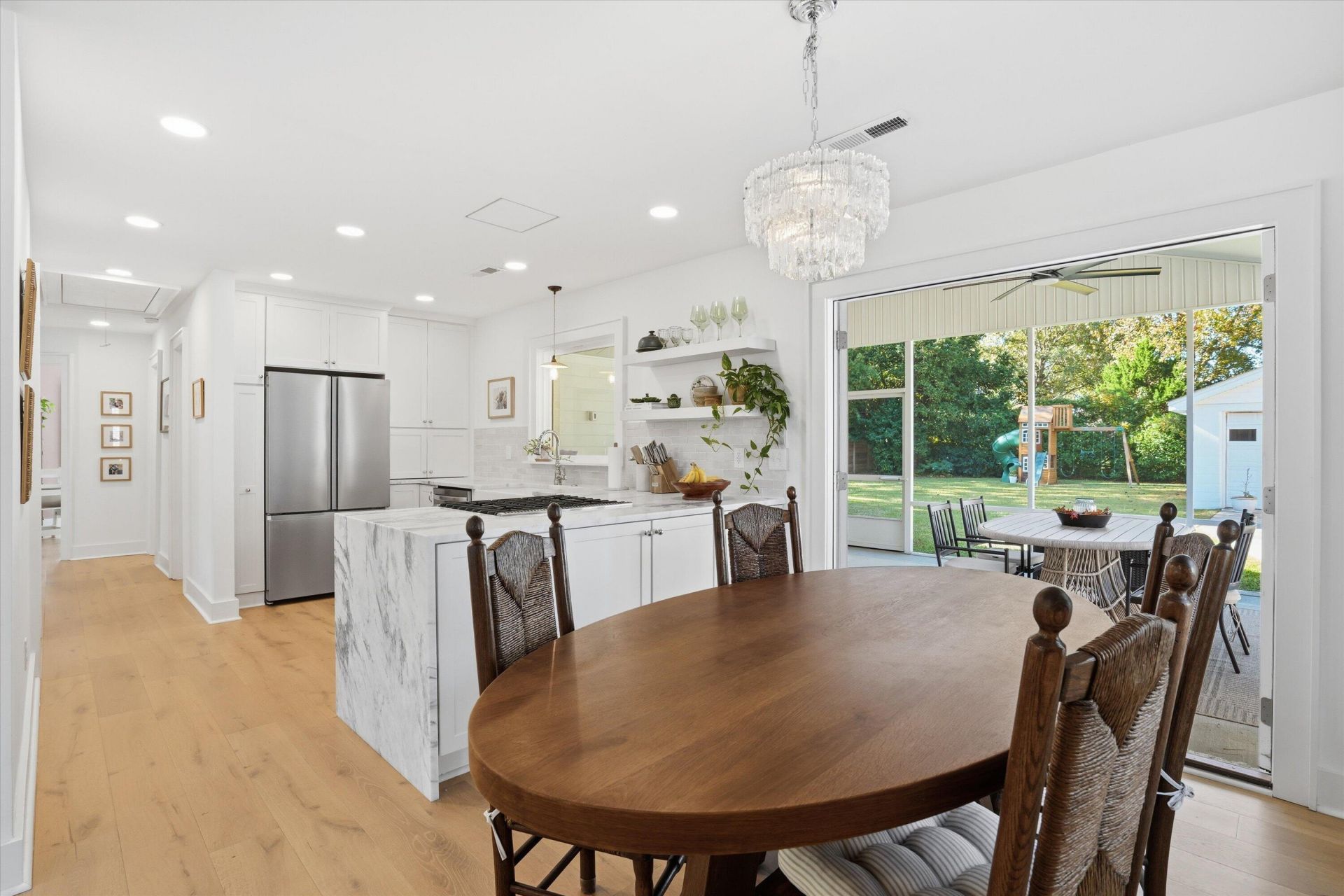 311 Lamont Road Photo 10