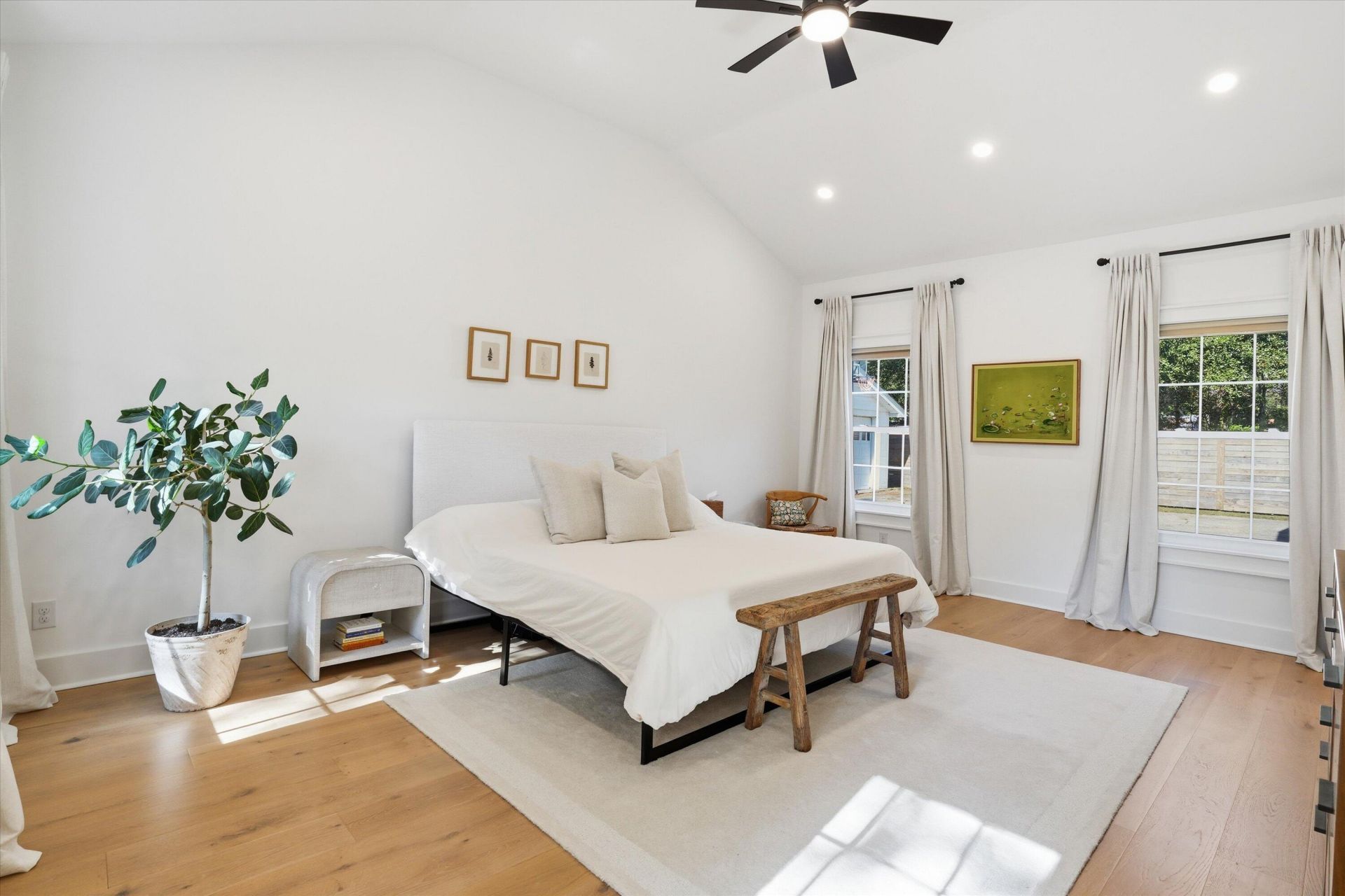 311 Lamont Road Photo 14
