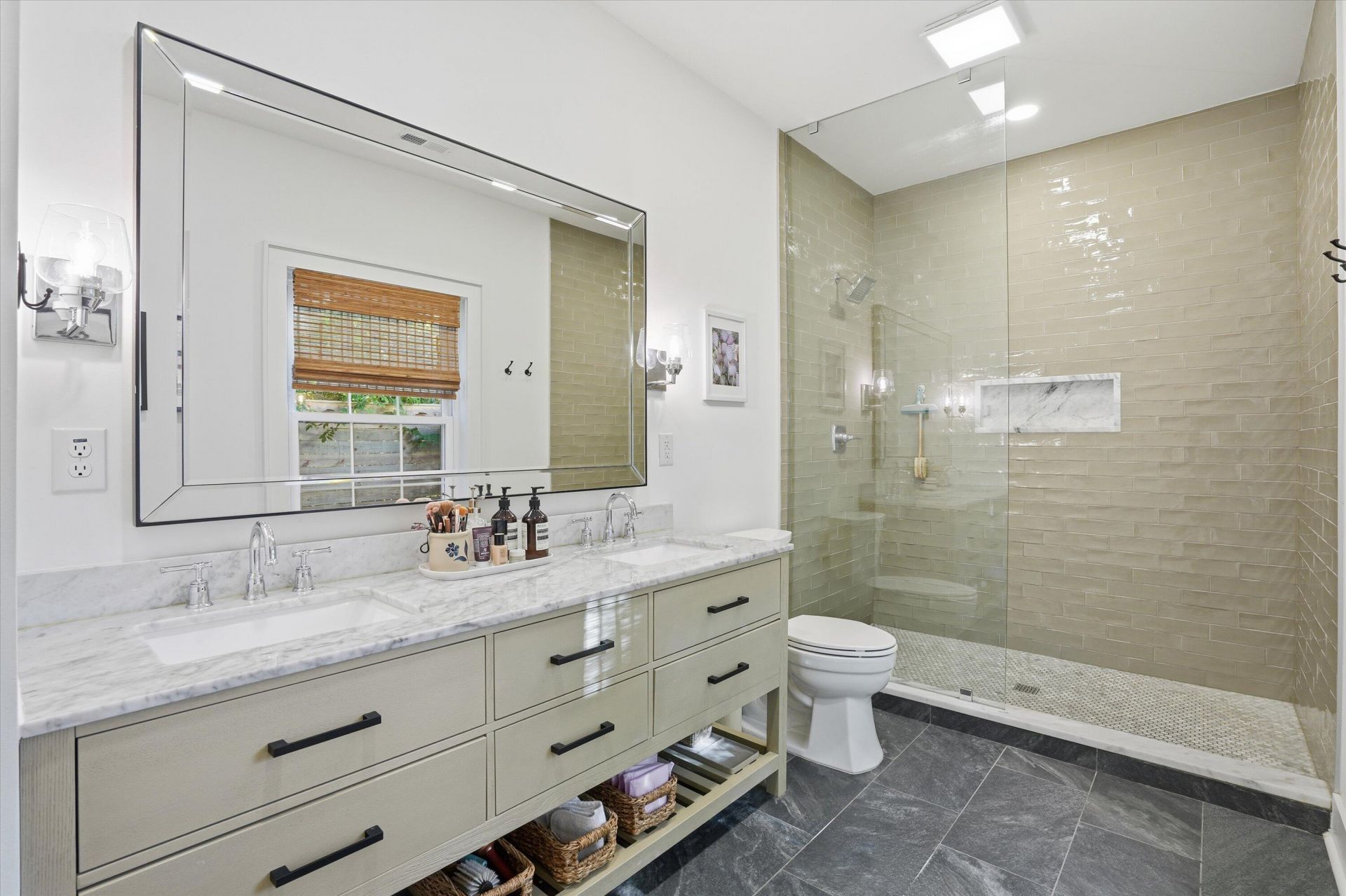 311 Lamont Road Photo 17