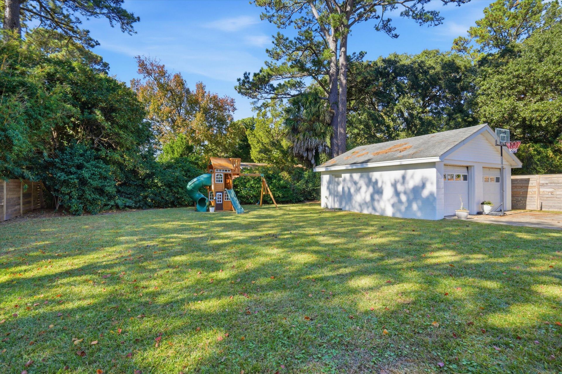 311 Lamont Road Photo 28