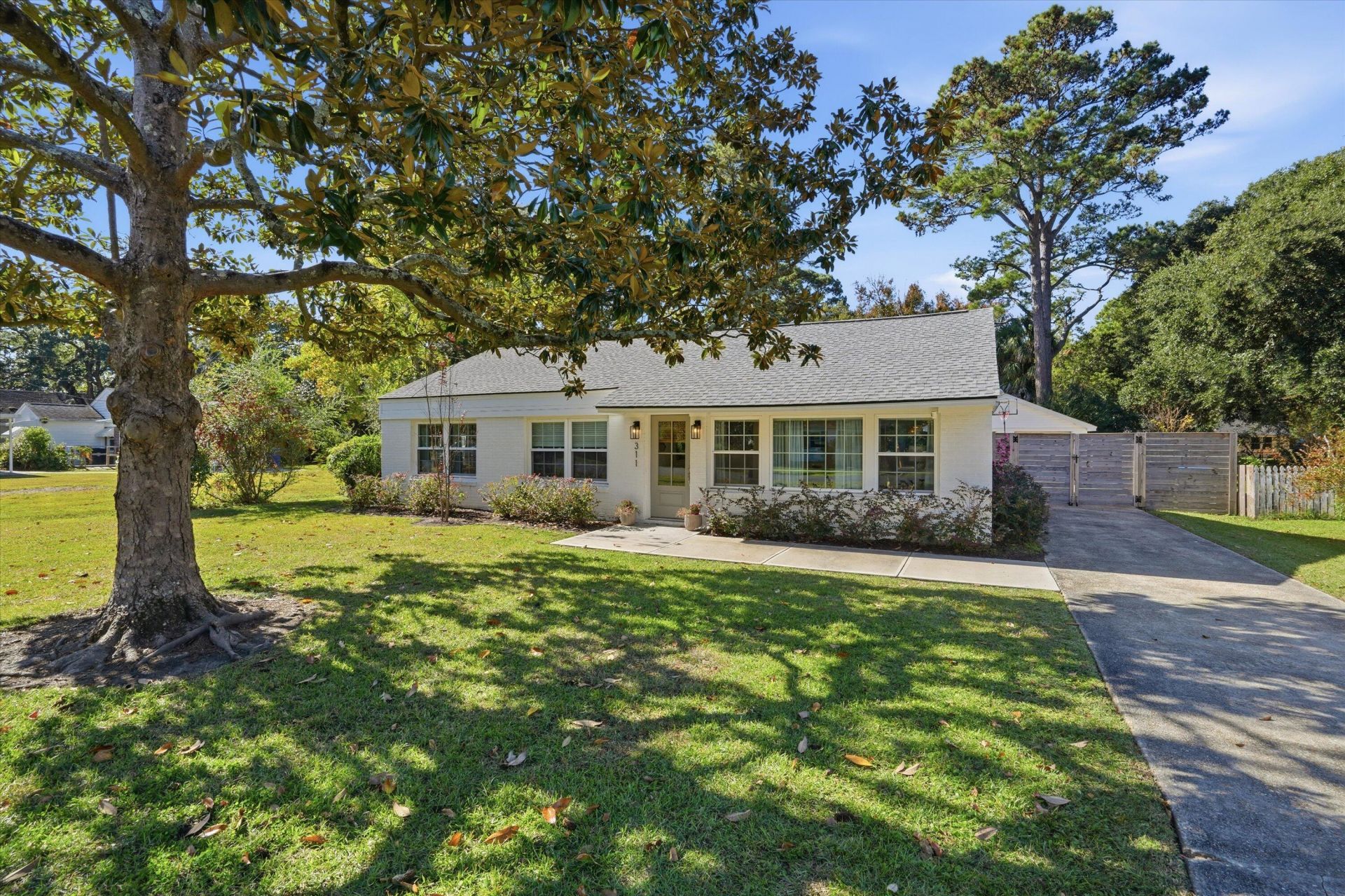 311 Lamont Road Photo 30