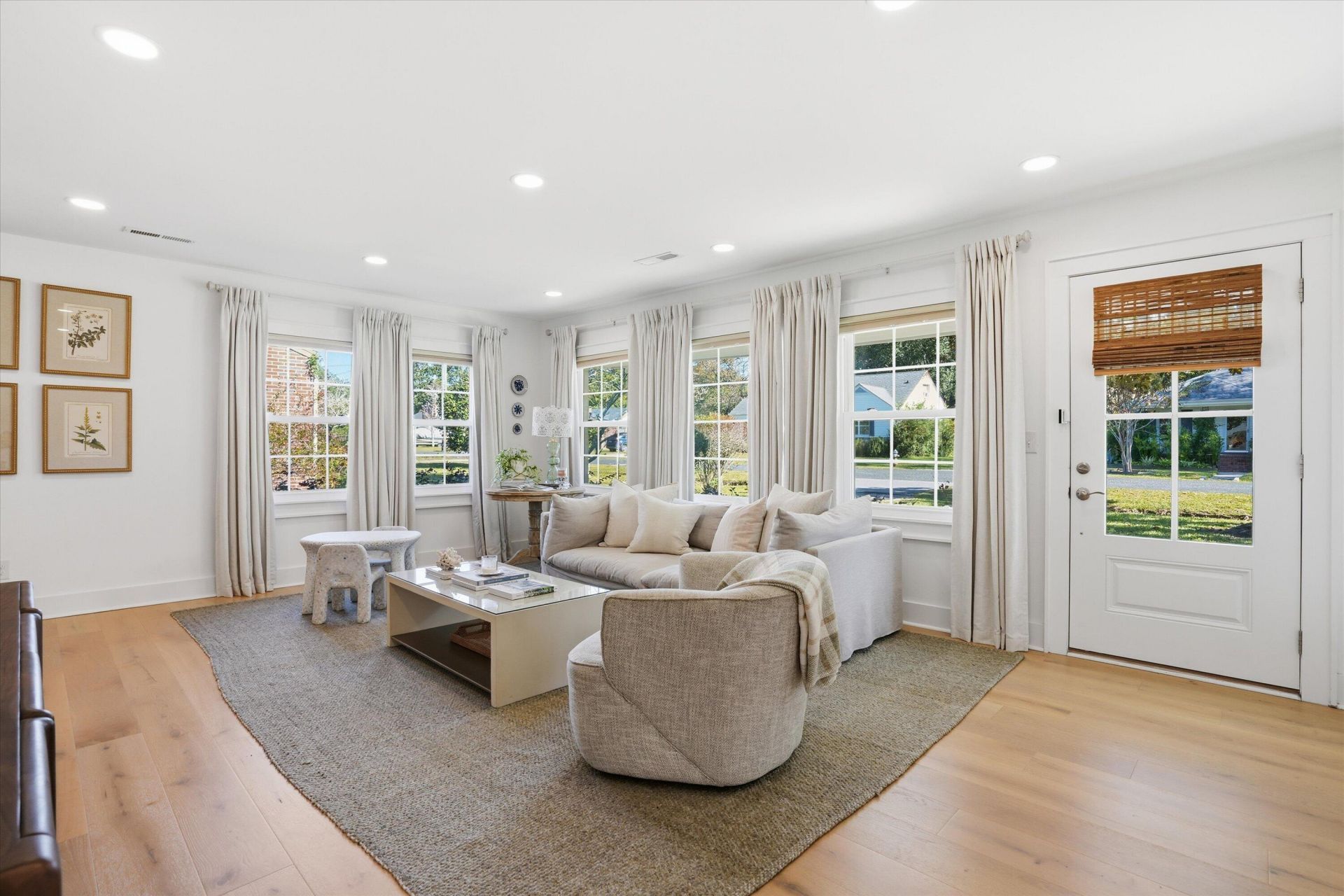 311 Lamont Road Photo 4