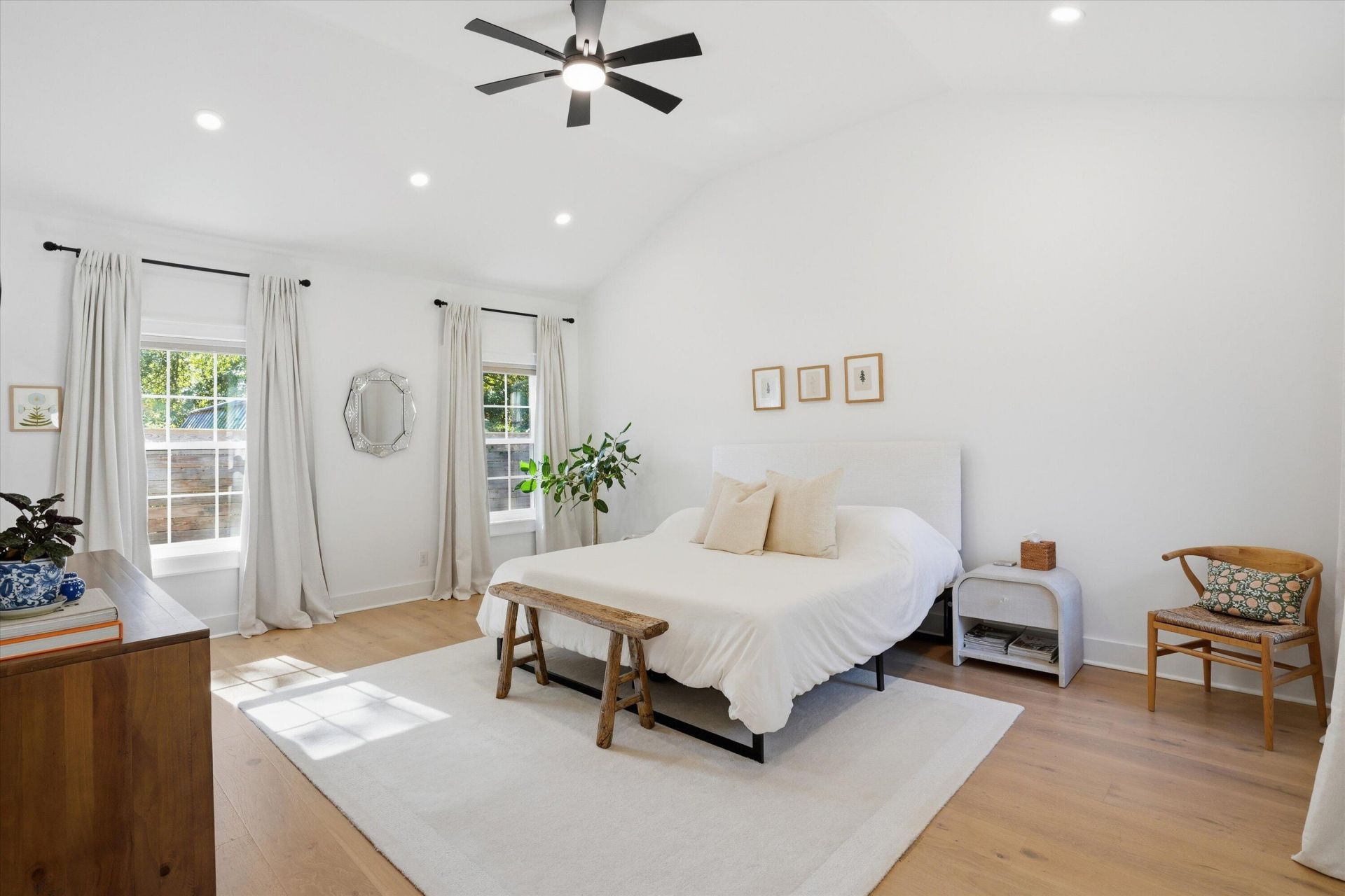 311 Lamont Road Photo 5