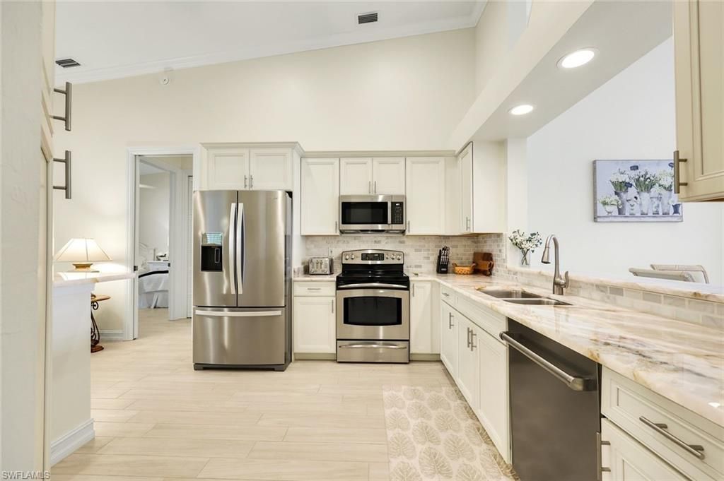800 Breakaway Ln, Unit 203, Naples, FL 34108 Photo