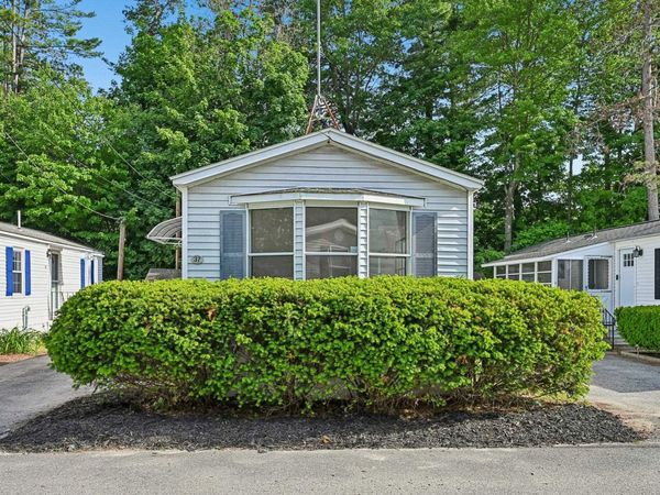 37 Thistle Way, Manchester, NH 03109