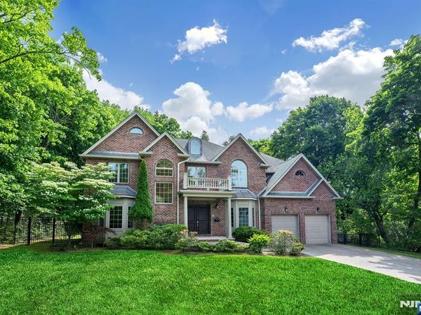 19 Walker Avenue, CLOSTER, NJ 07624