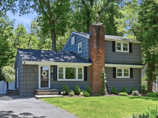 36 Calumet Ave, Oakland, NJ 07436