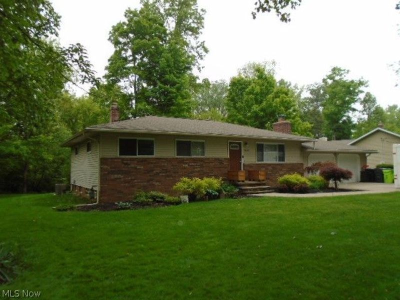 9394 Ledge Acres Drive, Macedonia, OH 44056 Photo 2
