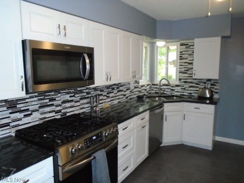 9394 Ledge Acres Drive, Macedonia, OH 44056 Photo 5