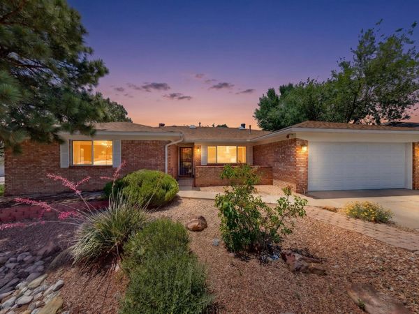 9701 Avenida Del Oso NE, Albuquerque, NM 87111