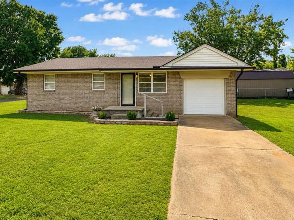 1004 Hillcrest Drive, Maysville, OK 73057