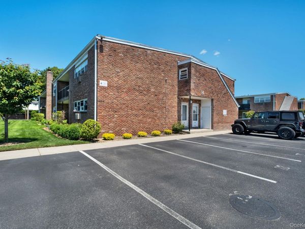 14 Ivy Street , Unit 1A, Farmingdale, NY 11735