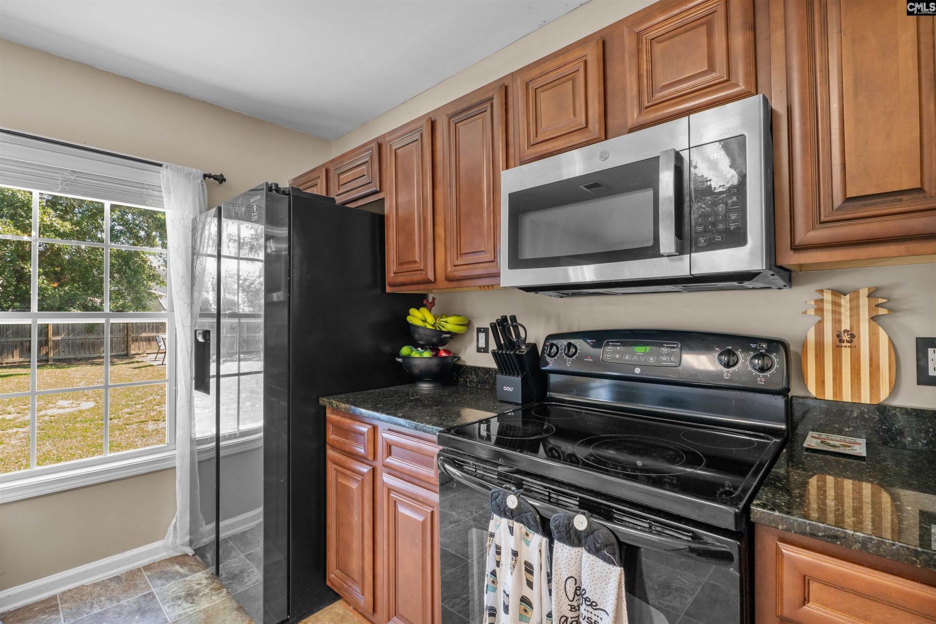 942 Farnsworth Drive  Photo 4