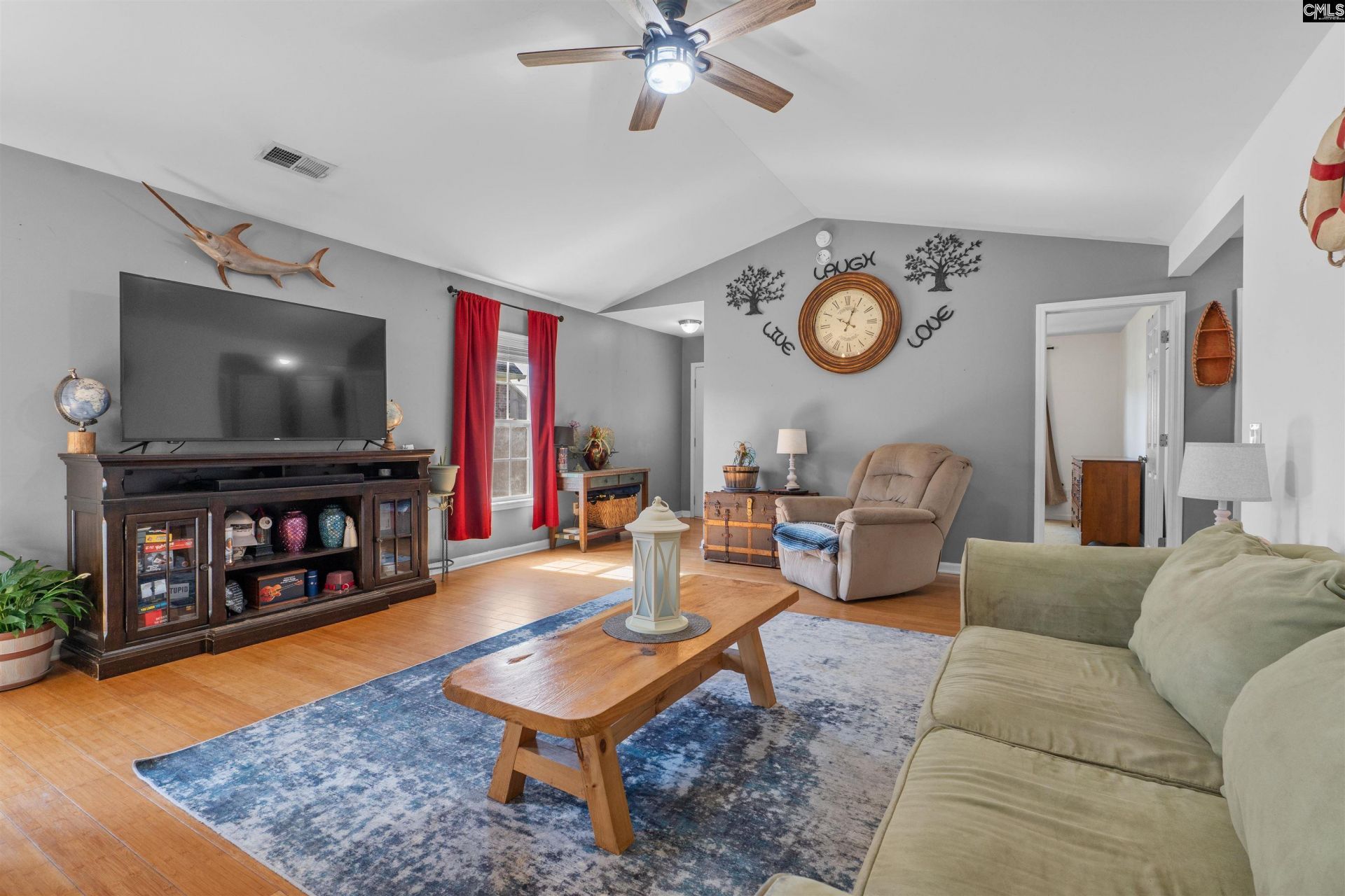 942 Farnsworth Drive  Photo 8