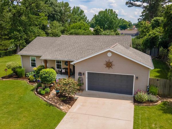 1433 E Gary Drive, Carbondale, IL 62901