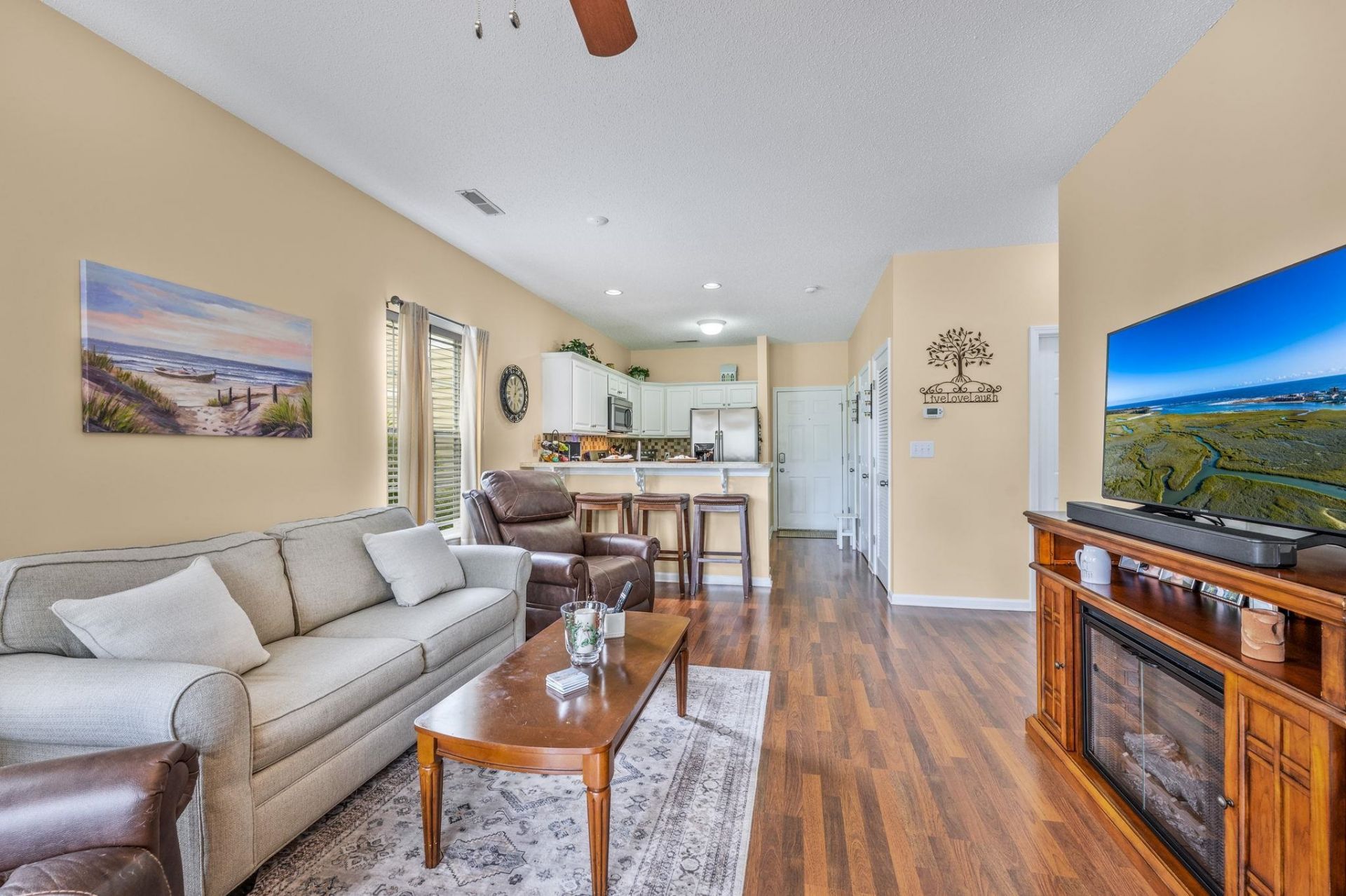 246 Sun Colony Blvd. Photo 10