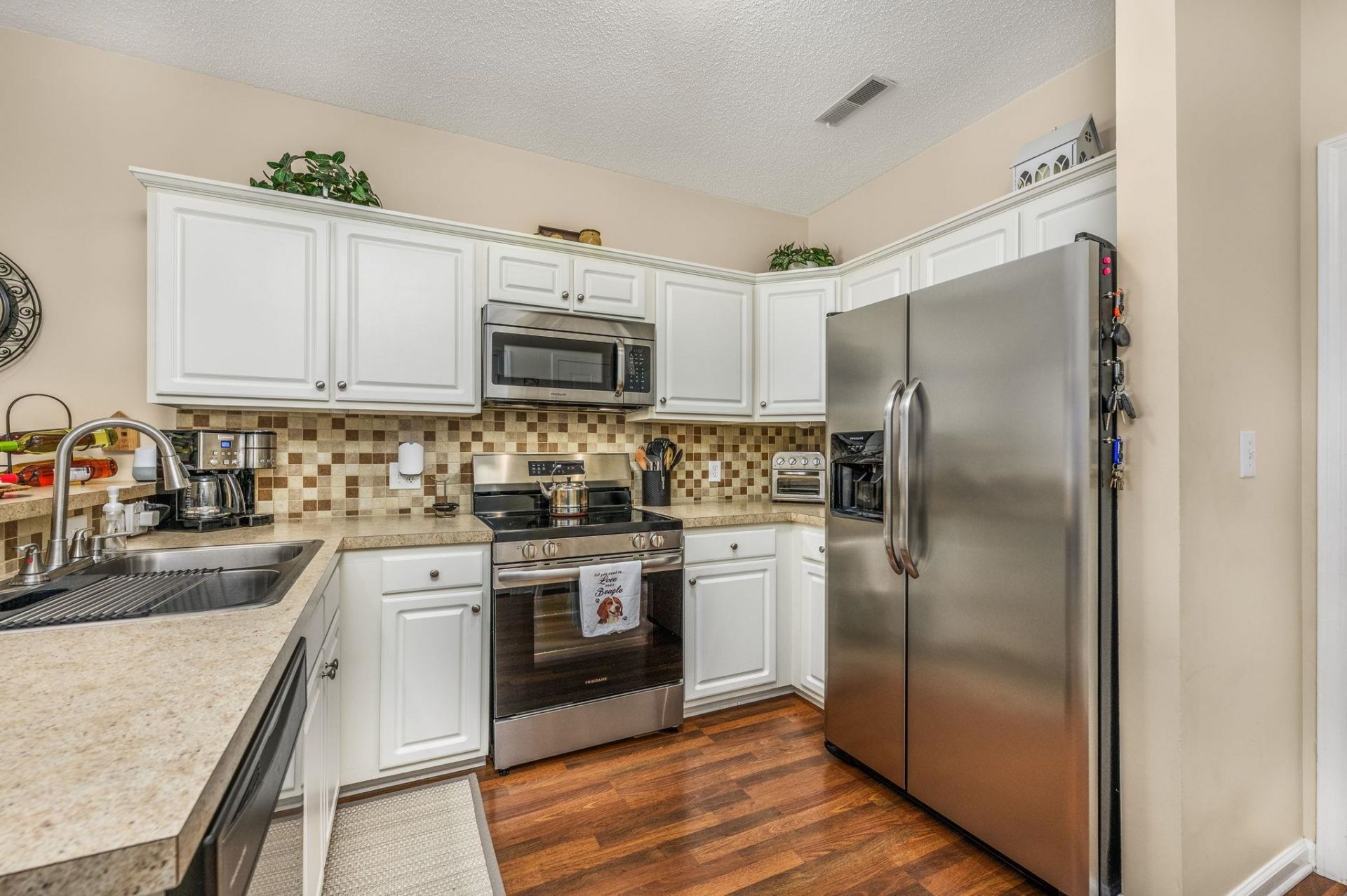 246 Sun Colony Blvd. Photo 6