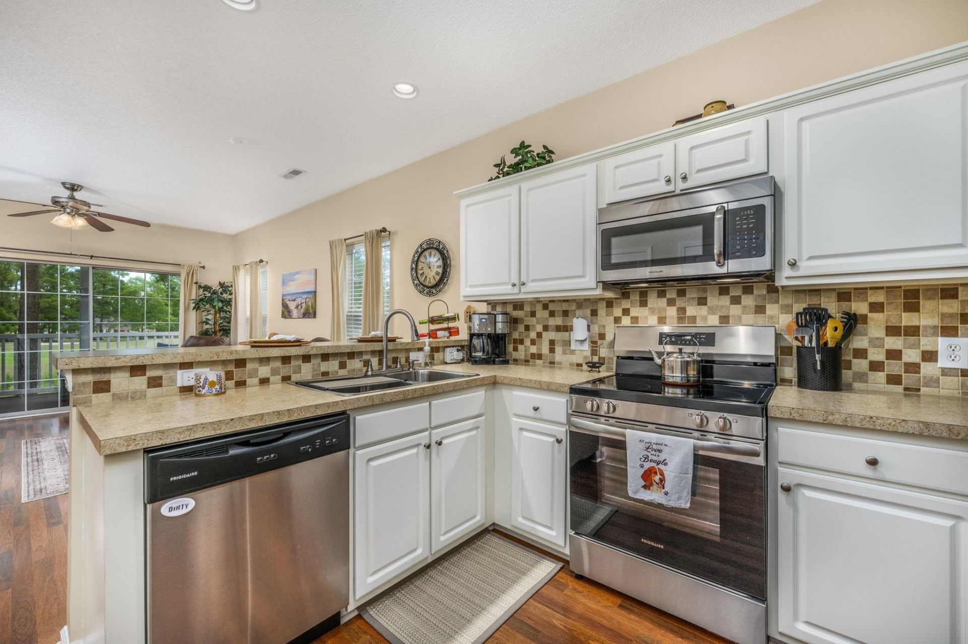 246 Sun Colony Blvd. Photo 7