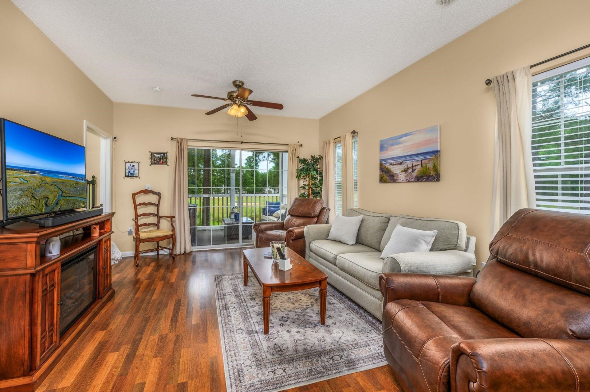 246 Sun Colony Blvd. Photo 8