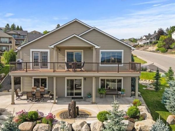 8918 E Clearview Ln, Spokane, WA 99217