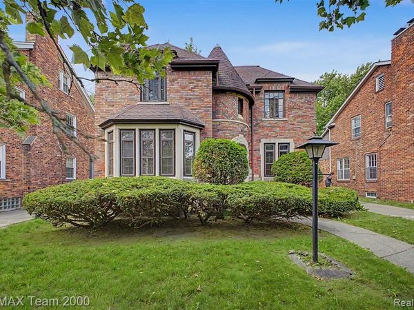 18085 Warrington Drive, Detroit, MI 48221