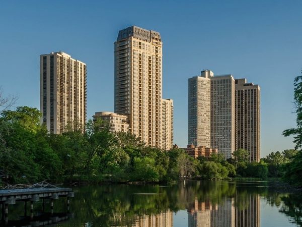 2550 N Lakeview Avenue , Chicago, IL 60614