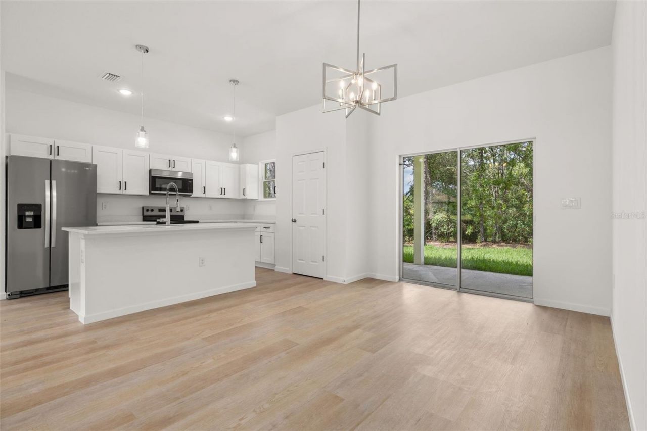 8100 N Hillview Circle , Dunnellon, FL 34434 Photo