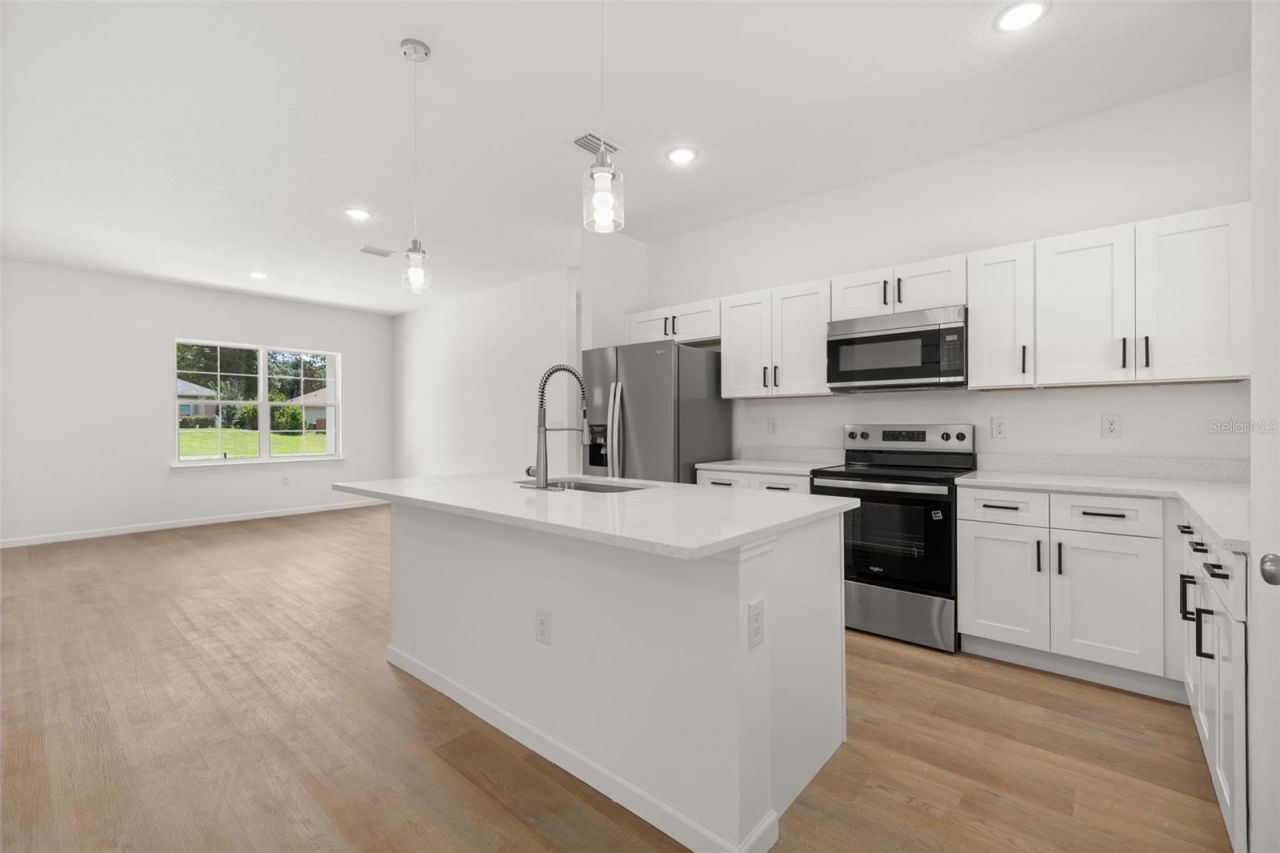 8100 N Hillview Circle , Dunnellon, FL 34434 Photo
