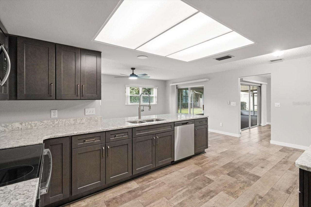 512 Paradise Point , Crystal River, FL 34429 Photo