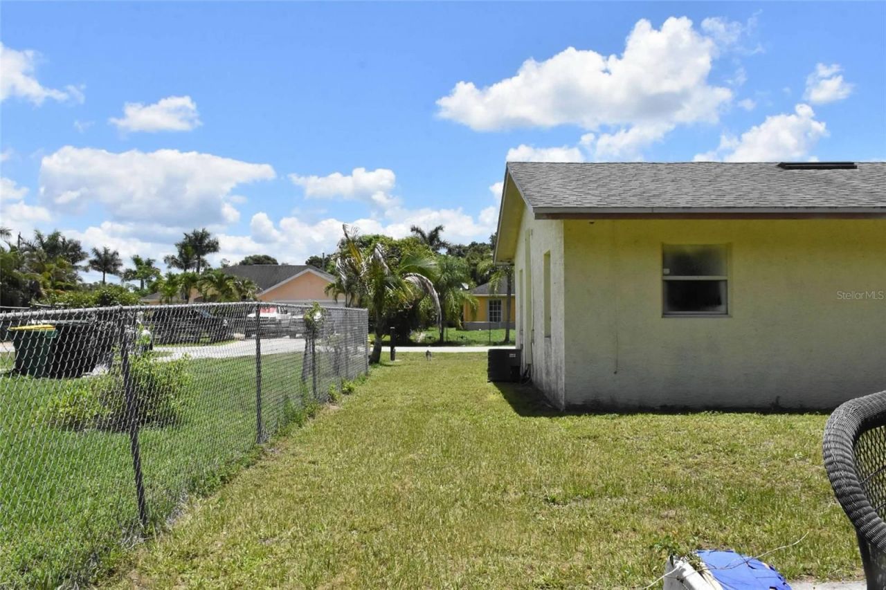 907 Pine Street , Immokalee, FL 34142 Photo