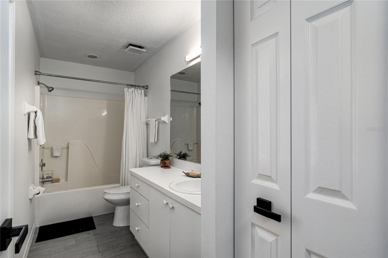 1608 Fairway Oaks Drive , Palmetto, FL 34221 Photo