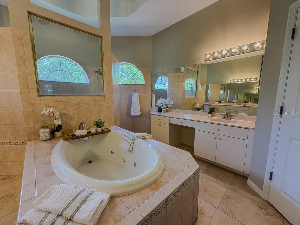 5852 Cachette De Riviera Court, New Port Richey, FL 34655 Photo
