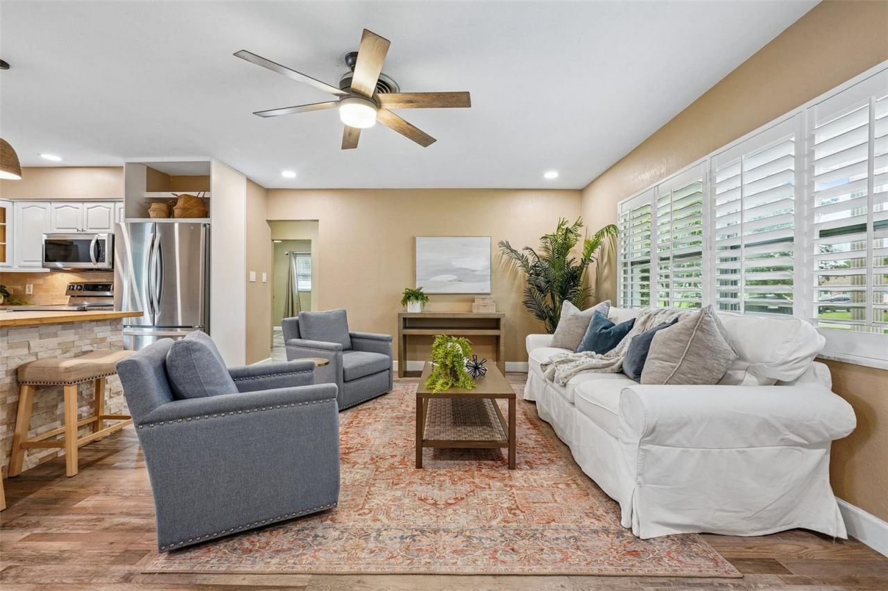 9725 48th Place N, Saint Petersburg, FL 33708 Photo