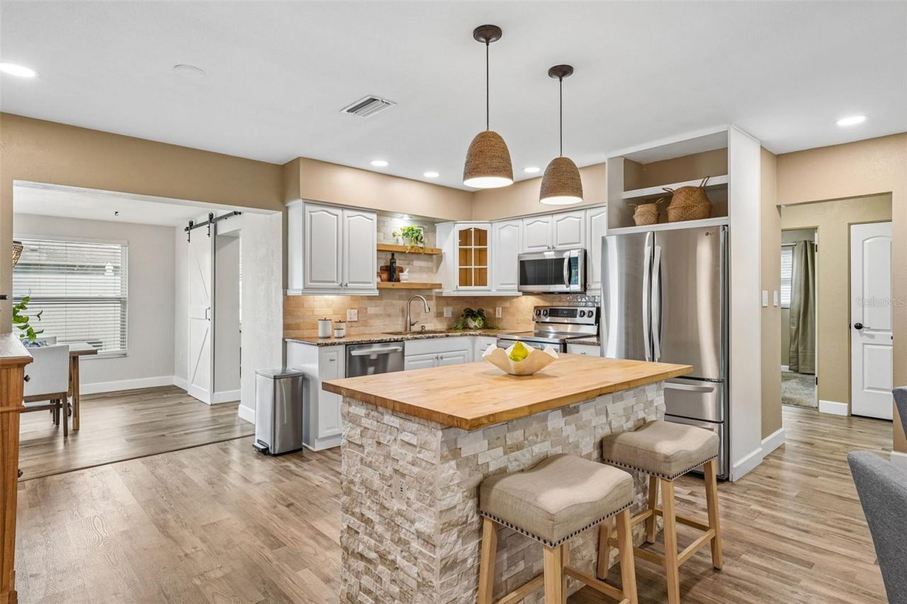 9725 48th Place N, Saint Petersburg, FL 33708 Photo