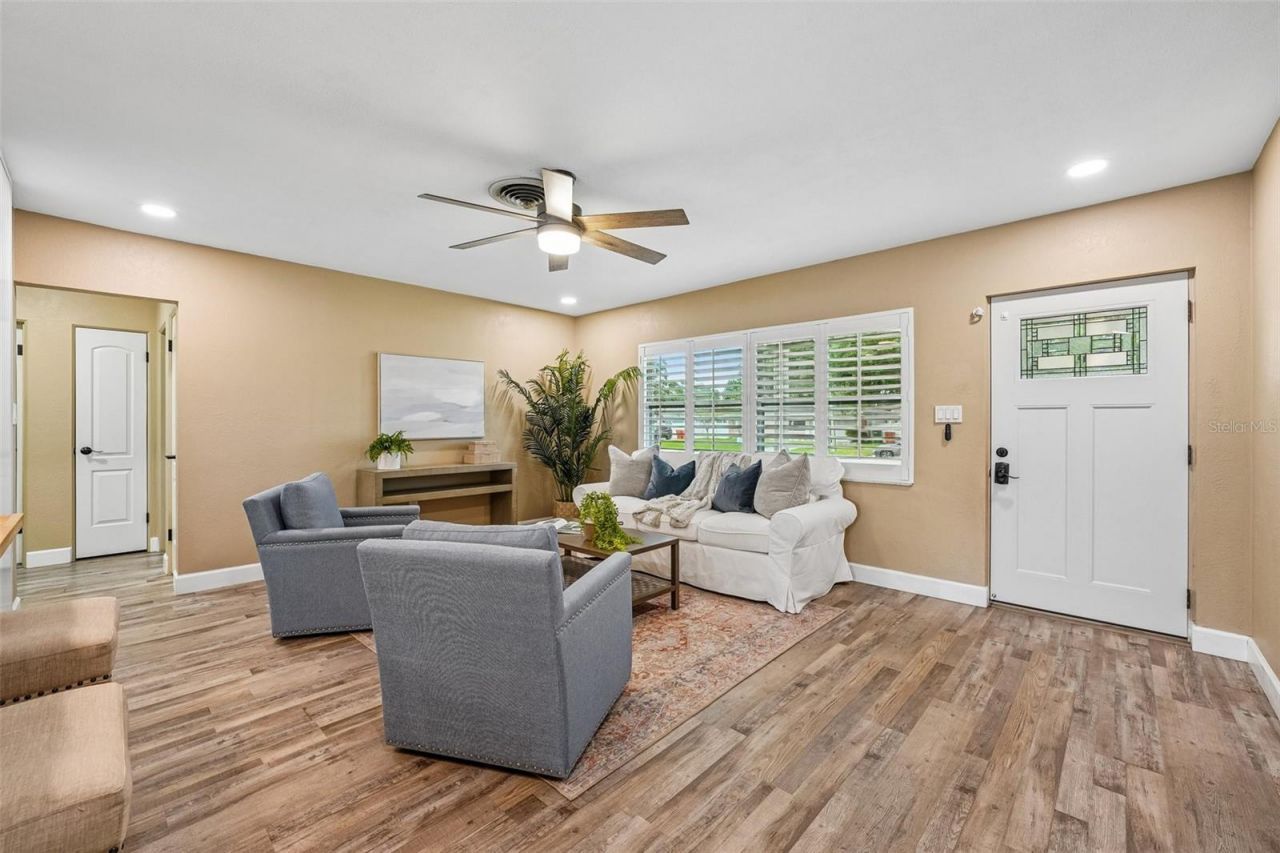 9725 48th Place N, Saint Petersburg, FL 33708 Photo