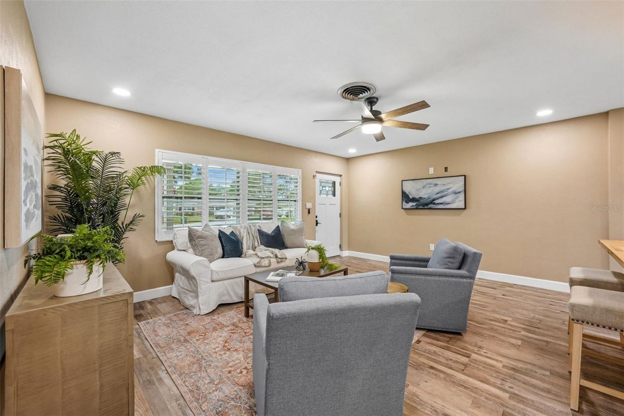 9725 48th Place N, Saint Petersburg, FL 33708 Photo