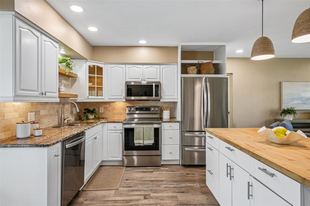 9725 48th Place N, Saint Petersburg, FL 33708 Photo