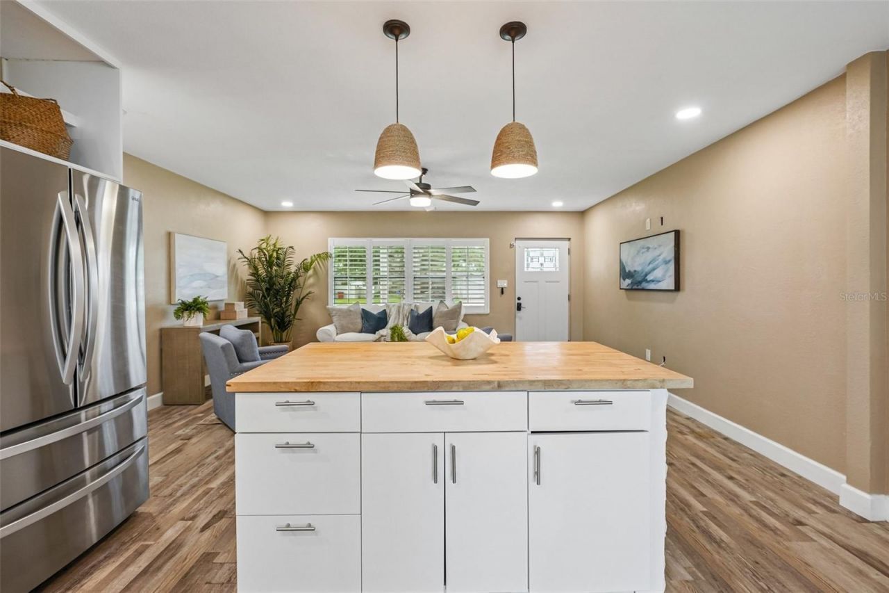 9725 48th Place N, Saint Petersburg, FL 33708 Photo