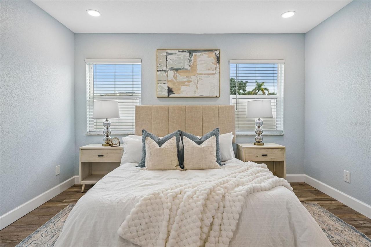 9725 48th Place N, Saint Petersburg, FL 33708 Photo