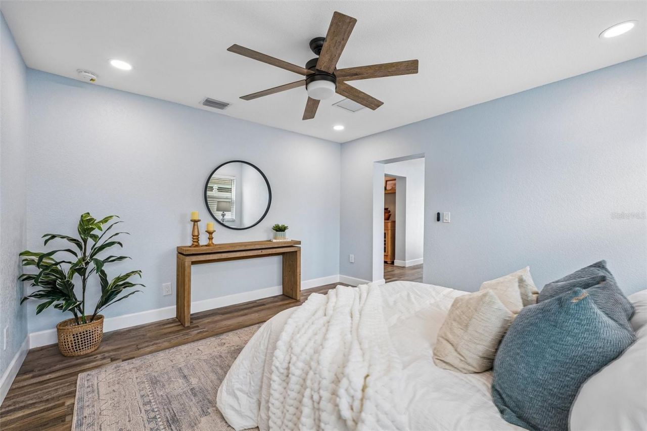 9725 48th Place N, Saint Petersburg, FL 33708 Photo
