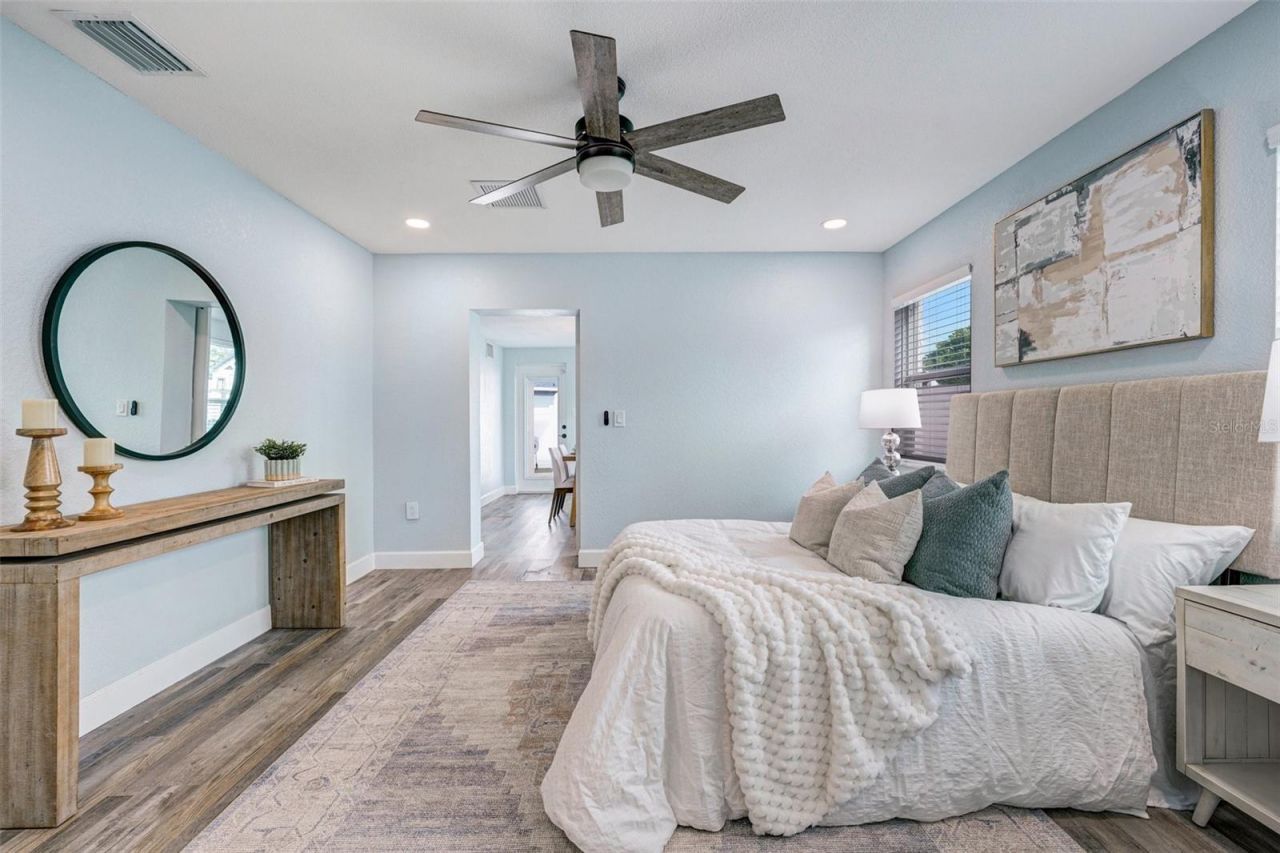 9725 48th Place N, Saint Petersburg, FL 33708 Photo